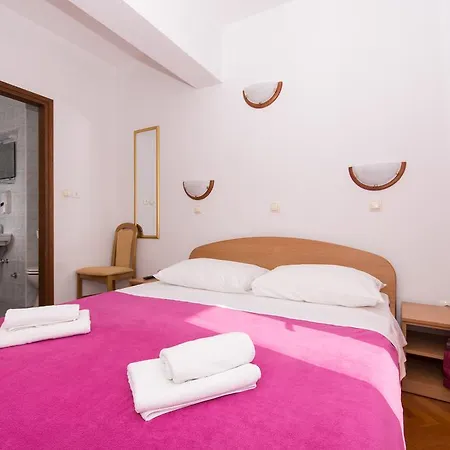 Mamut Guest house *