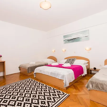 Guest house Mamut Kastela