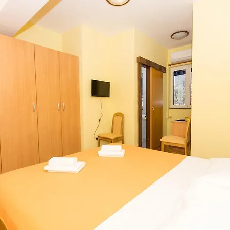 Guest house Mamut Kastela