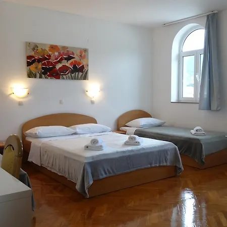 Mamut Guest house *